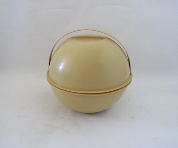 Vintage Space Age Picnic Set – Plastic Dinnerware – Retro Yellow Camping Set – 1970s