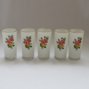 lot de 5 verres à fleurs rétro. verre vintage, verres floraux, verre rétro. Verres à boire rétro, verres à boire colorés vintage