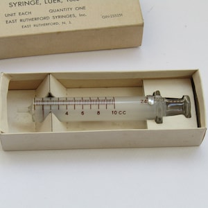 Vintage Glasspritze 10 ccm in Originalkarton. Vintage Spritze, Antike Spritze, Glasspritze, Vintage Spritze, Spritze
