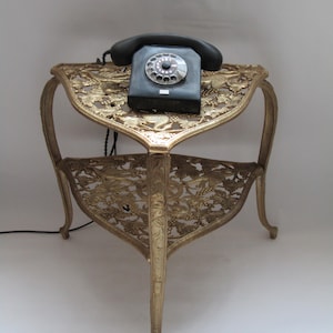 Art nouveau, rouwband, vogels, metalen tafel, antieke metalen tafel, driehoekige tafel, oude tafel, antieke tafel, voor woonkamer, kruk, tafel