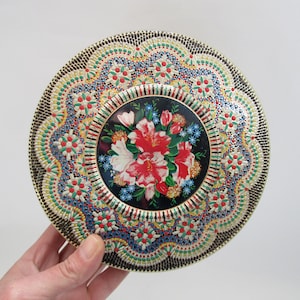 Vintage tin container - round container - antique tin box - vintage tin box - floral box - antique tin container - vintage tin - old tin box
