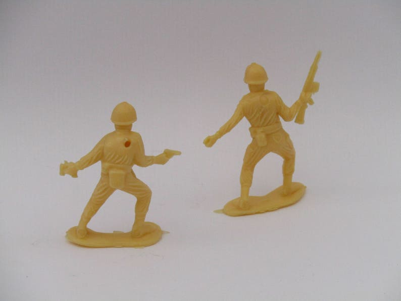Vintage Plastic Toy Soldiers Vintage Plastic Figures Vintage Etsy