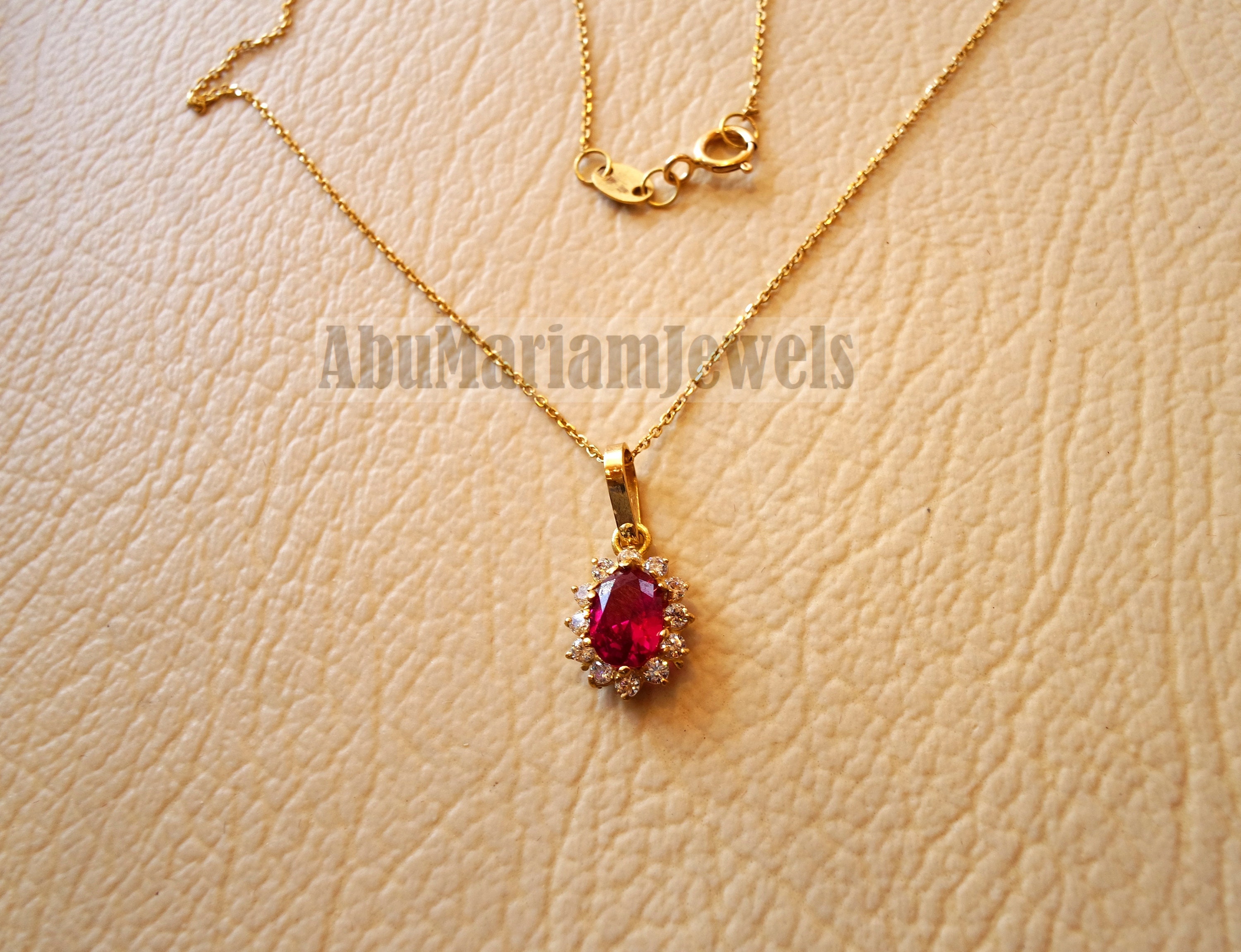 Red Stone 18K Yellow Gold Necklace Oval Pendant and Chain