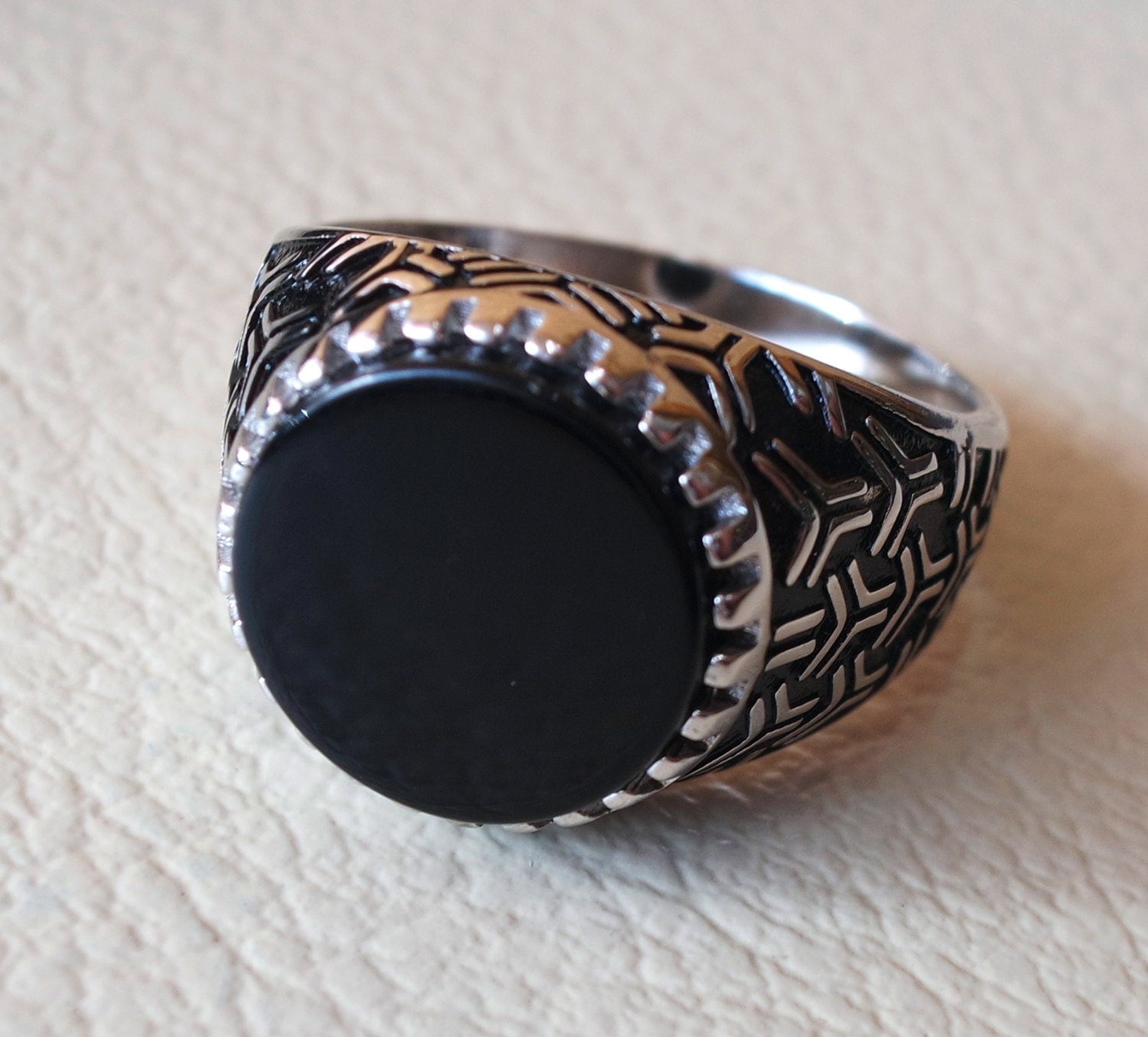 Black aqeeq stone ring deals