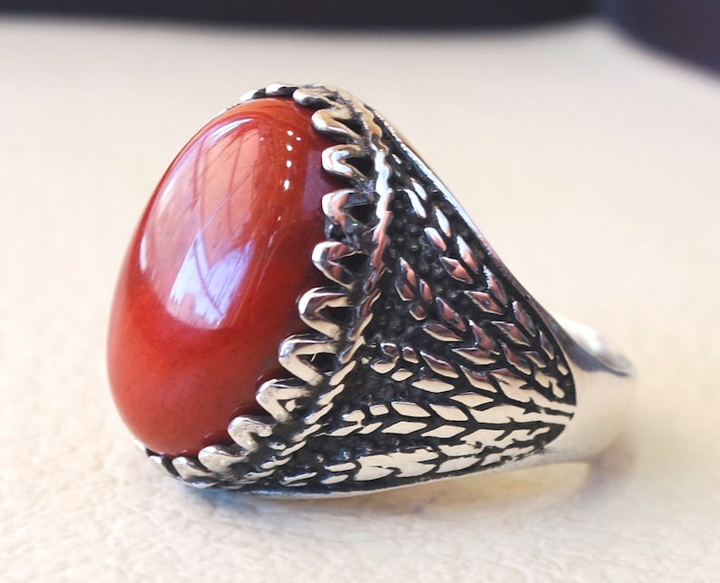 Set Di 2 Anelli In Diaspro Rosso Naturale Per Coppie, Fedine Con Design Coordinato, Pietra Semipreziosa In Corniola, Colore Arancione Boho, Leggeri E Simbolici Per Fidanzamento O Anniversario