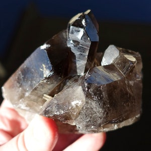 Cluster DI CRISTALLI DI QUARZO AFFUMICATO - Formazione Naturale