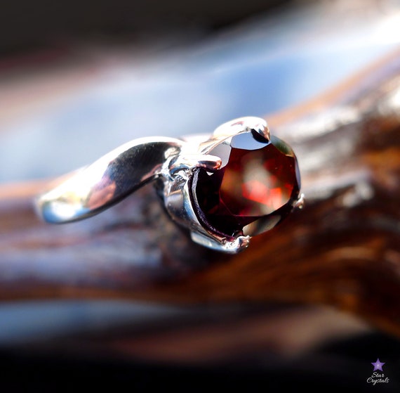 RED GARNET RING in Sterling Silver - Size 8 (P) - Garnet Stone
