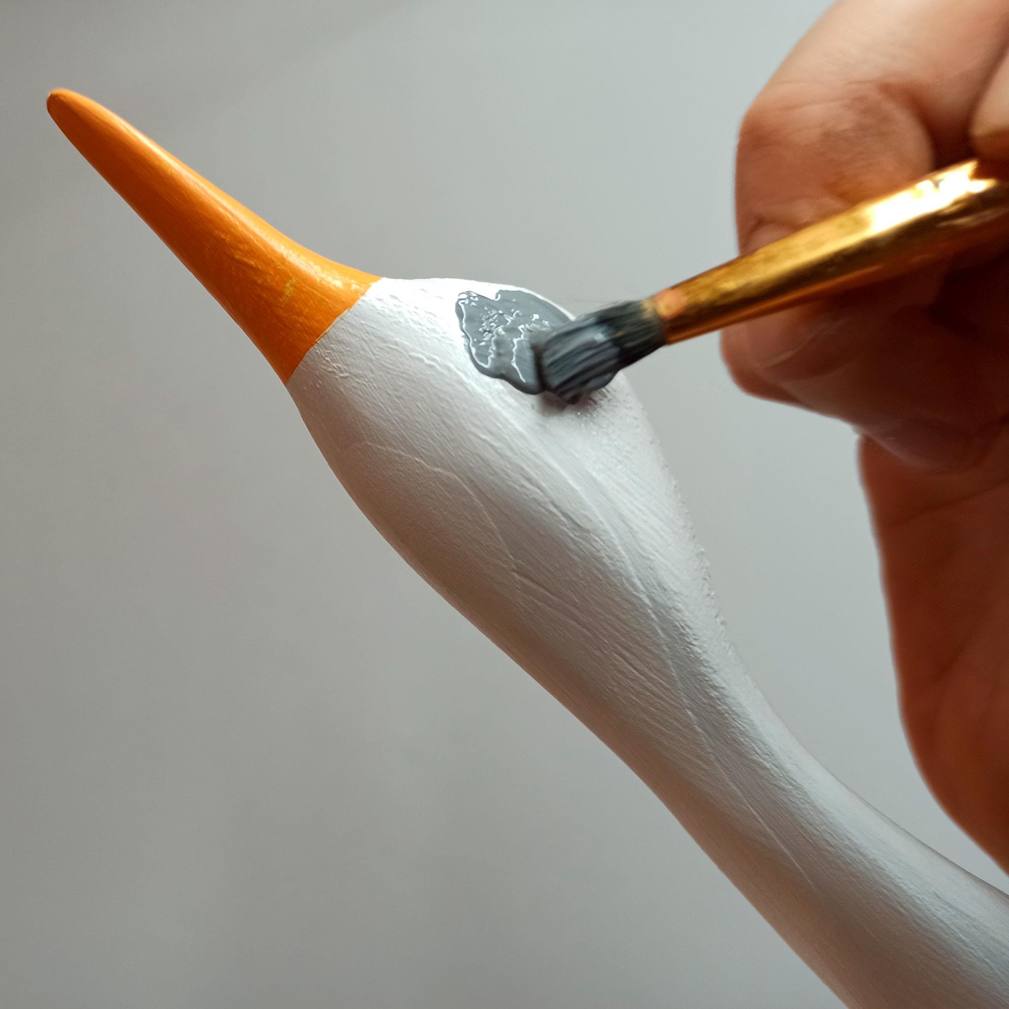 手描きのグレーの鶴／コウノトリのモビール – 羽ばたく翼を持つ大型