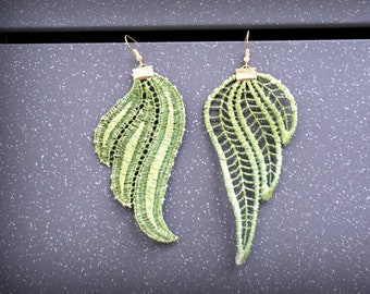 アクセサリー mame Botanical Leaf Asymmetry Earring アクセサリー mame Botanical Leaf Asymmetry Earring