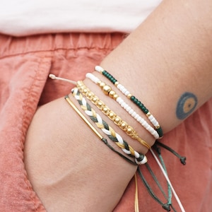 Teenage bracelet trend deals