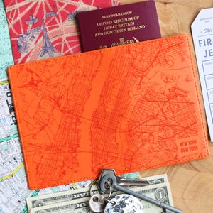 New York Manhattan City Map Personalisierte Passhülle - ideales einzigartiges Geschenk für NYC Reisen und Ferien.