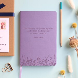 Cahier de jardinage personnalisé - vos propres mots. Cadeau de planification parfait pour les jardiniers, maman, tante, papa, meilleure amie. Neuf couleurs disponibles.
