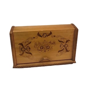 Vintage handmade Wood Flower Pattern Cigarette Box