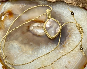 Macrame Flower Agate Pendant, Gifts for Her, Crystals, Macrame Jewelry, Macrame Crystal, Macrame handmade jewelry, Flower Agate Crystal