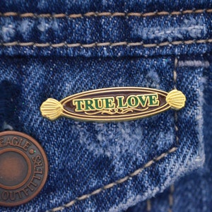 true love, joey and pacey, pacey and joey, dawsons creek, nautical, boat, dawsons creek pin, pacey and joey pin, enamel pin, true love pin