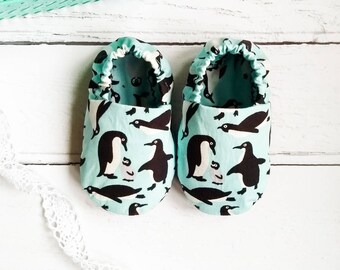 Zachte stof pinguïn babyschoenen - slip op babyschoenen - baby slippers - nieuw babycadeau - babyshowercadeau
