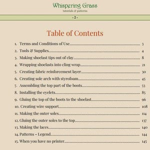 K&ouml;nnte beinhalten: Eine Seite aus "Whispering Grass" Tutorials und Anleitungen mit einem Inhaltsverzeichnis. Der Titel ist in einer dekorativen Schriftart, mit einer Liste von Themen und Seitenzahlen. Der Hintergrund ist hellbeige.