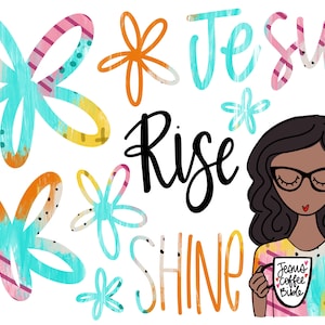 Puede incluir: Una ilustraci&oacute;n colorida de una mujer con cabello negro rizado que lleva gafas y sostiene una taza de caf&eacute; que dice "Jesus Coffee Bible". El texto "Rise and Shine" est&aacute; escrito en letras cursivas negras con flores coloridas que rodean el texto y la mujer.
