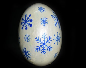 Wooden egg - snowflakes