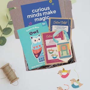 Kit de manualidades de verano para niños: aprende a coser un búho, una pancarta cosida y pájaros volando (ecológico).