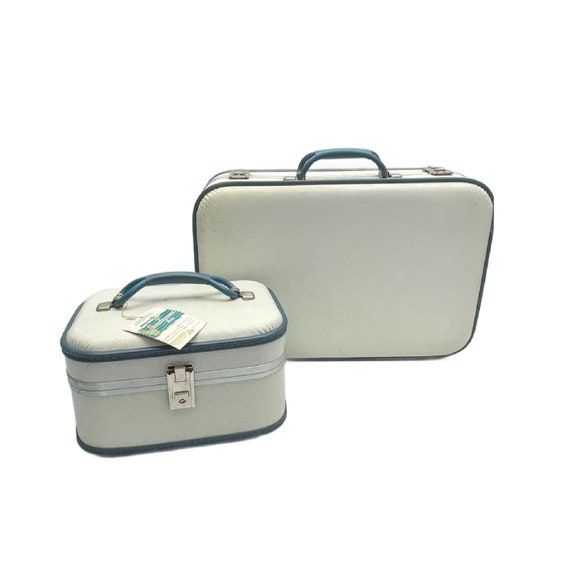 Vintage White and Blue Hard Side Luggage Set, 2 P… - image 9