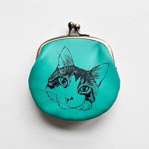 Monedero con forma de gato - BENZI 2 - Monedero de piel verde con retrato de gato serigrafiado, tarjetero, billetera con forma de gato, estuche para joyas