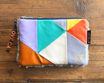 Leather Patchwork Purse_C Patchwork Clutch Pochette en cuir multicolore avec faux shearling couleur bloquée chat métallique en relief avec breloques