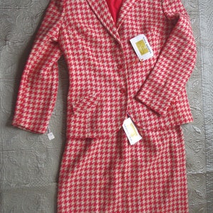 Vintage Mid Century Mod Houndstooth 2-Pc. Skirt Suit-Sz. 6-8-10-Red Plaid Wool-New with Tags-Seaton Hall Brand-Never Worn-Beautiful