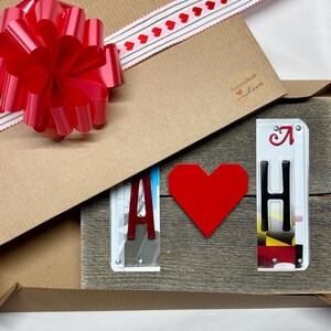Anniversary Gift for Him | Custom License Plate Initials with Red Folded Heart | Personalized Long Distance Gift for Her Bild 14