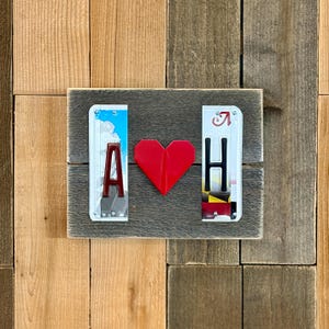 Anniversary Gift for Him | Custom License Plate Initials with Red Folded Heart | Personalized Long Distance Gift for Her Bild 7