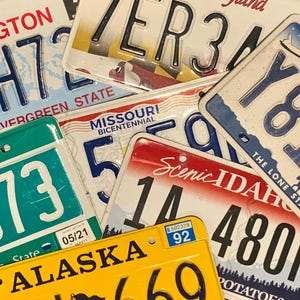 Anniversary Gift for Him | Custom License Plate Initials with Red Folded Heart | Personalized Long Distance Gift for Her Bild 13