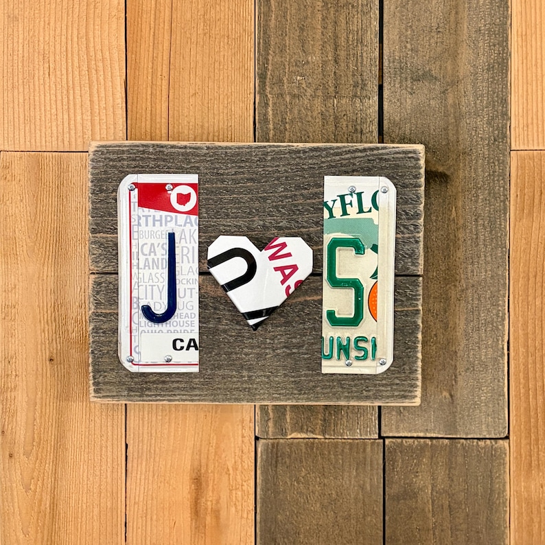 Anniversary Gift for Him | Custom License Plate Initials with Red Folded Heart | Personalized Long Distance Gift for Her Bild 6