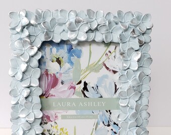 RARE New Laura Ashley Round Flower Petal Motif Metal Photo Frame 