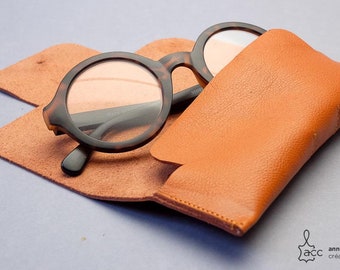 Etui de lunettes en cuir camel