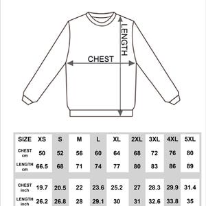 K&ouml;nnte beinhalten: Gr&ouml;&szlig;entabelle f&uuml;r einen klassischen Erwachsenen-Sweatshirt in den Gr&ouml;&szlig;en XS bis 5XL. Die Tabelle zeigt die Ma&szlig;e in Zoll und Zentimetern f&uuml;r Brustumfang und L&auml;nge.