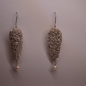 Silver earrings with freshwater pearls image 3