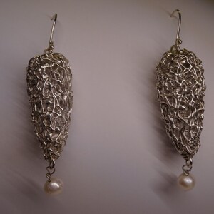 Silver earrings with freshwater pearls image 2