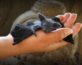 Pipistrello realistico in feltro ad ago, pipistrello vampiro, idee regalo gotiche, animale in feltro ad ago, pipistrello di lana in feltro, pipistrello di Halloween, piccolo pipistrello carino, Gothicart