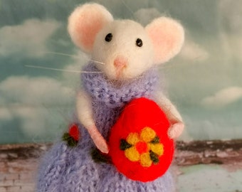 Needle felted Easter mouse, Easter egg, Cute Easter gift, Felted mouse whit Easter egg