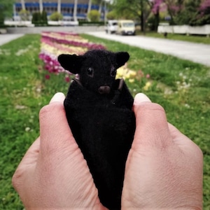 Nadelgefilzte realistische Fledermaus, Vampirfledermaus, Gothic Geschenkideen, Nadelgefilzte Tier, Gefilzte Wolle Fledermaus, Halloween Fledermaus,