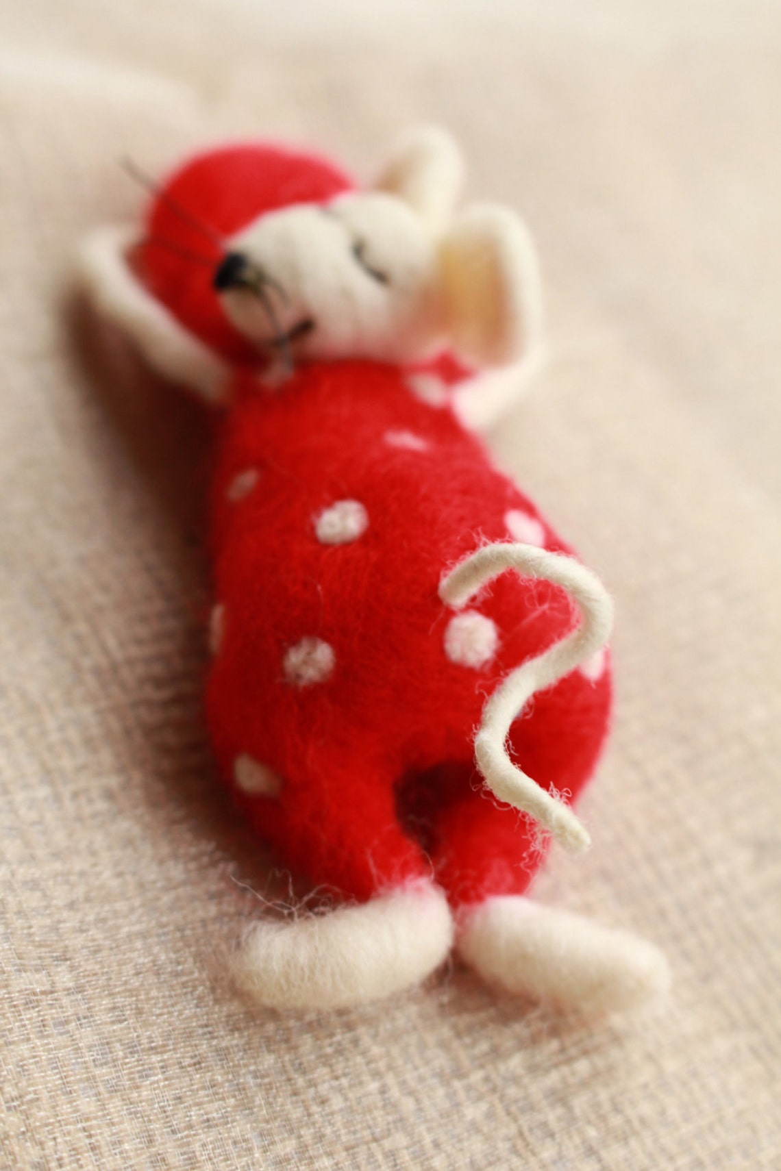 Needle Felted White Mouse Sleeping Mouse With Red Heart Etsy