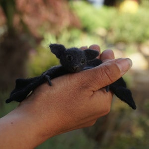 Chauve-souris réaliste feutrée à laiguille, Chauve-souris vampire, Idées cadeaux gothiques, Animal en feutre daiguille, Chauve-souris en laine feutrée, Chauve-souris dHalloween, Petite chauve-souris mignonne, Gothicart image 3