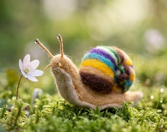 Needle Felted Snail, Handmade Wool Snail Figurine, Cute Rainbow Snail Decor, Waldorf Toy, Nature Lover Gift, 8 cm