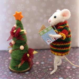 Topo infeltrito ad ago, Topi bianchi, Animale in feltro, Decorazione natalizia, Albero di Natale, Addobbo natalizio, Topo con maglione, Stella di Natale
