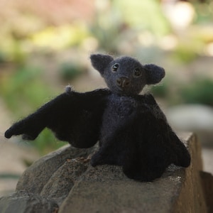 Chauve-souris réaliste feutrée à laiguille, Chauve-souris vampire, Idées cadeaux gothiques, Animal en feutre daiguille, Chauve-souris en laine feutrée, Chauve-souris dHalloween, Petite chauve-souris mignonne, Gothicart image 2