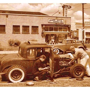 Reproduction d&#39;affiche vintage de course automobile Thrifty Auto Parts Hot Rod