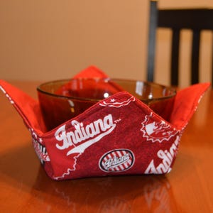 Quilted Microwave Bowl Hugger / Cozy / Pot Holder / Kozy Indiana University