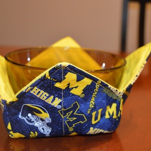 Microwave Bowl Hugger / Cozy / Pot Holder / Michigan / College
