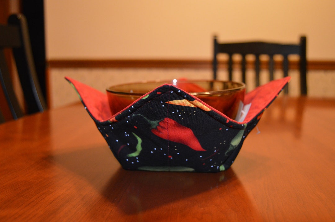 Quilted Microwave Bowl Hugger / Cozy / Pot Holder / Kozy Chili Peppers
