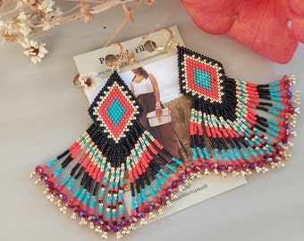 graphic triangle earrings with fringes weaving black, red, green and gold miyuki beads